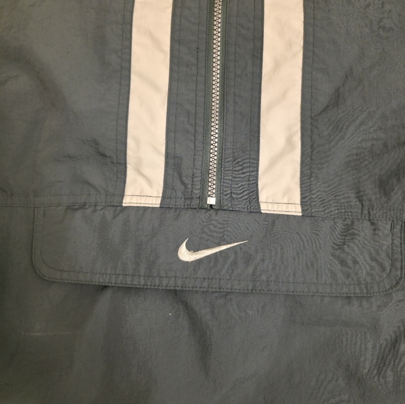 Nike - Picture 3 of 4